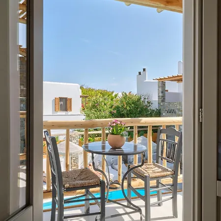 Zefi & 4* Naousa (Paros)