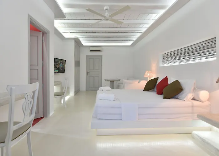 Ξενοδοχείο Zefi & Νάουσα