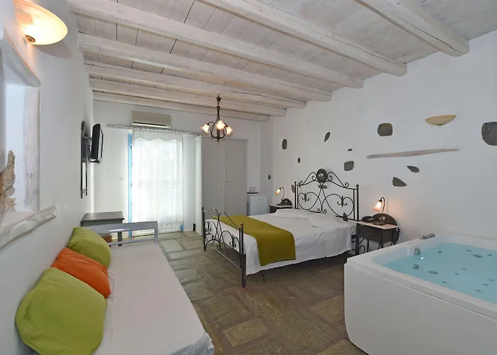 Zefi & Ξενοδοχείο Νάουσα