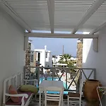 Zefi & Ξενοδοχείο Νάουσα