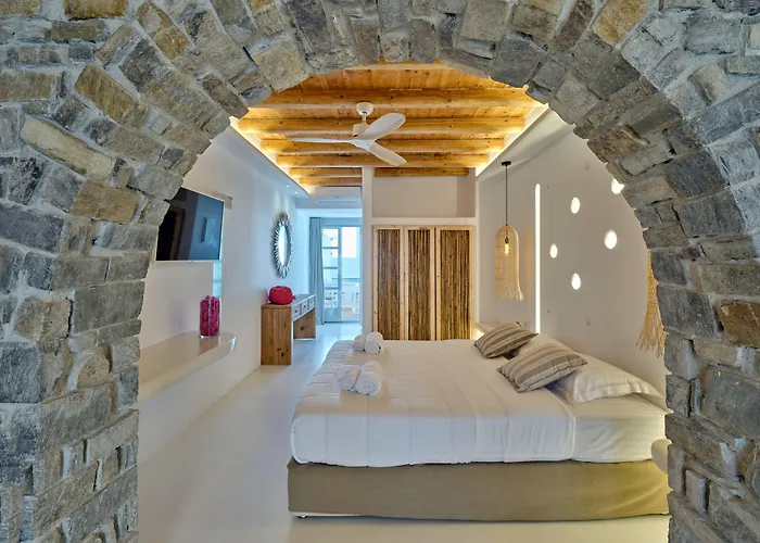 Zefi & Szálloda Náusza